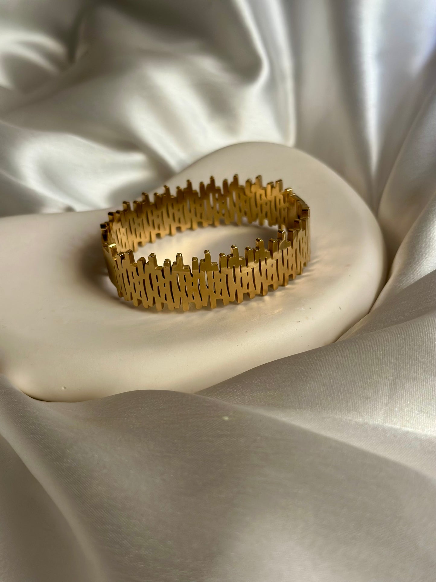 Statement Wave Bangle