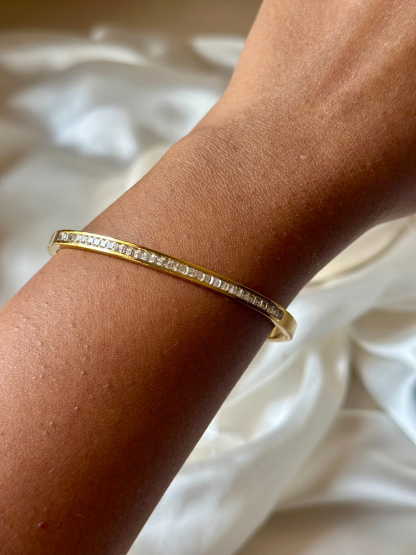 Luxe stone studded bangle