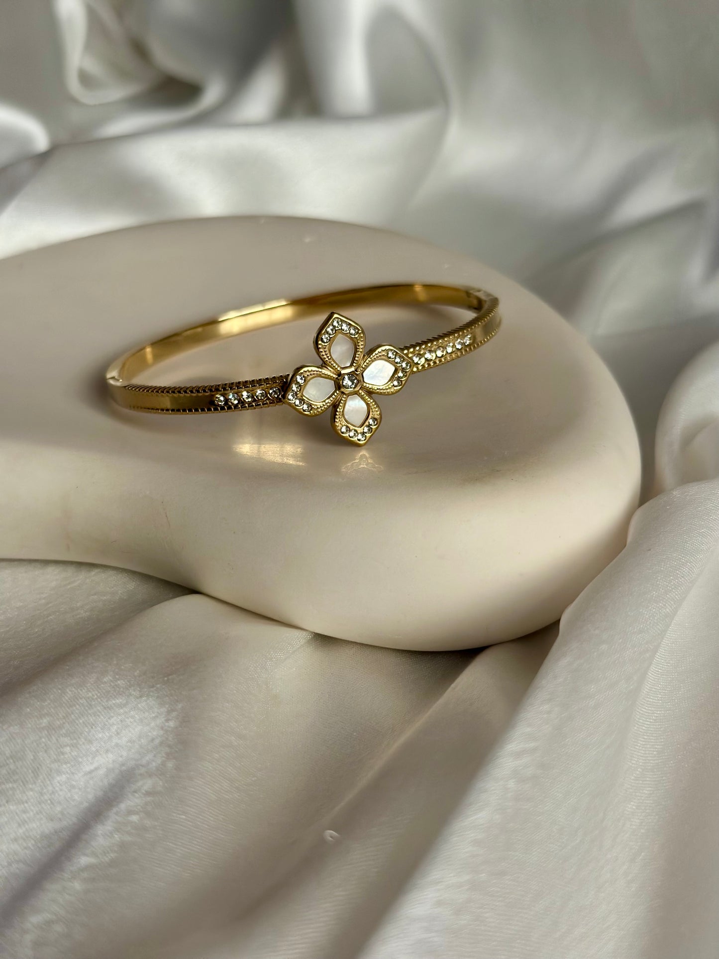 Luxe Clover Leaf Cuff