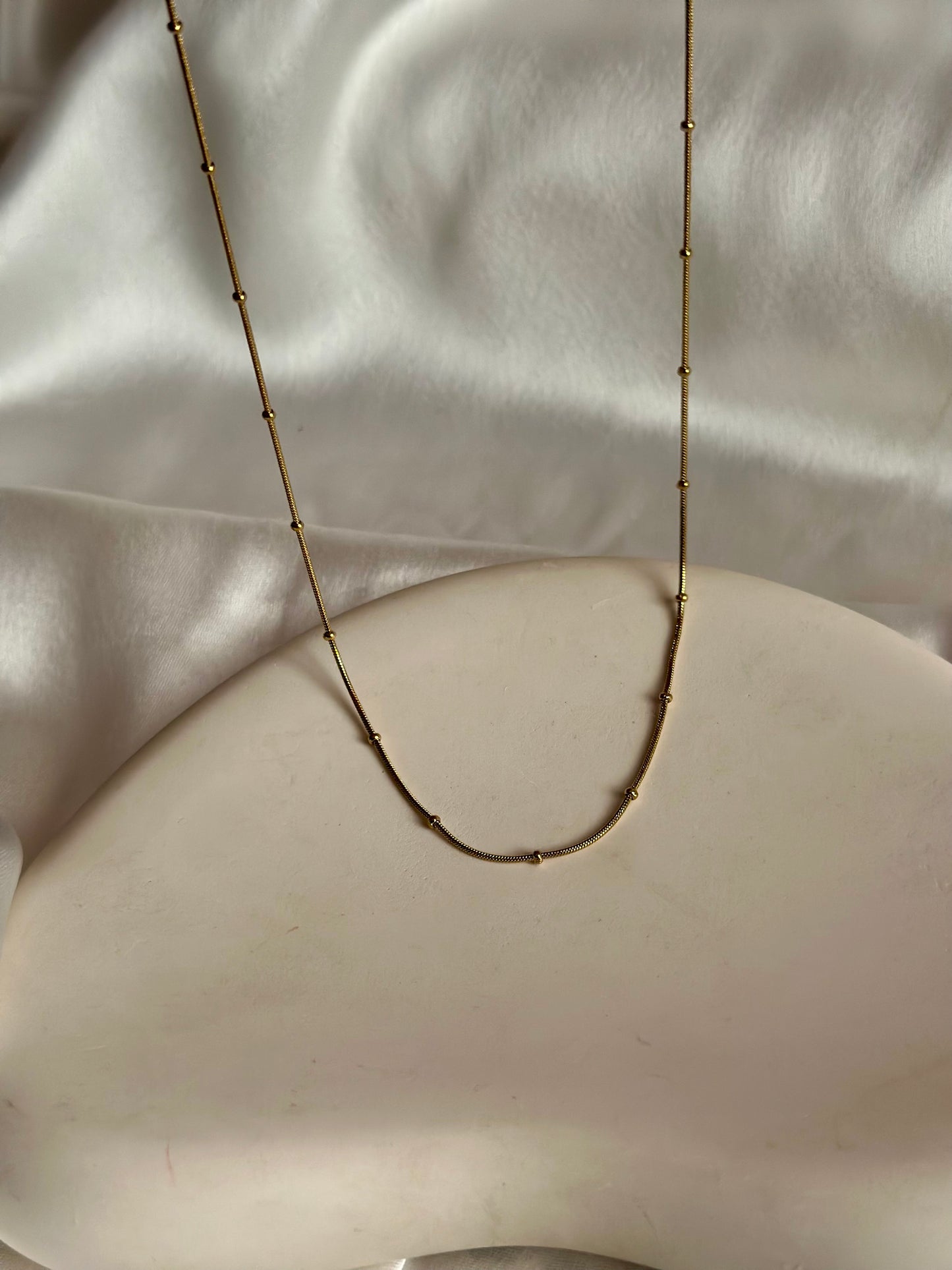 Minimal Ball Necklace
