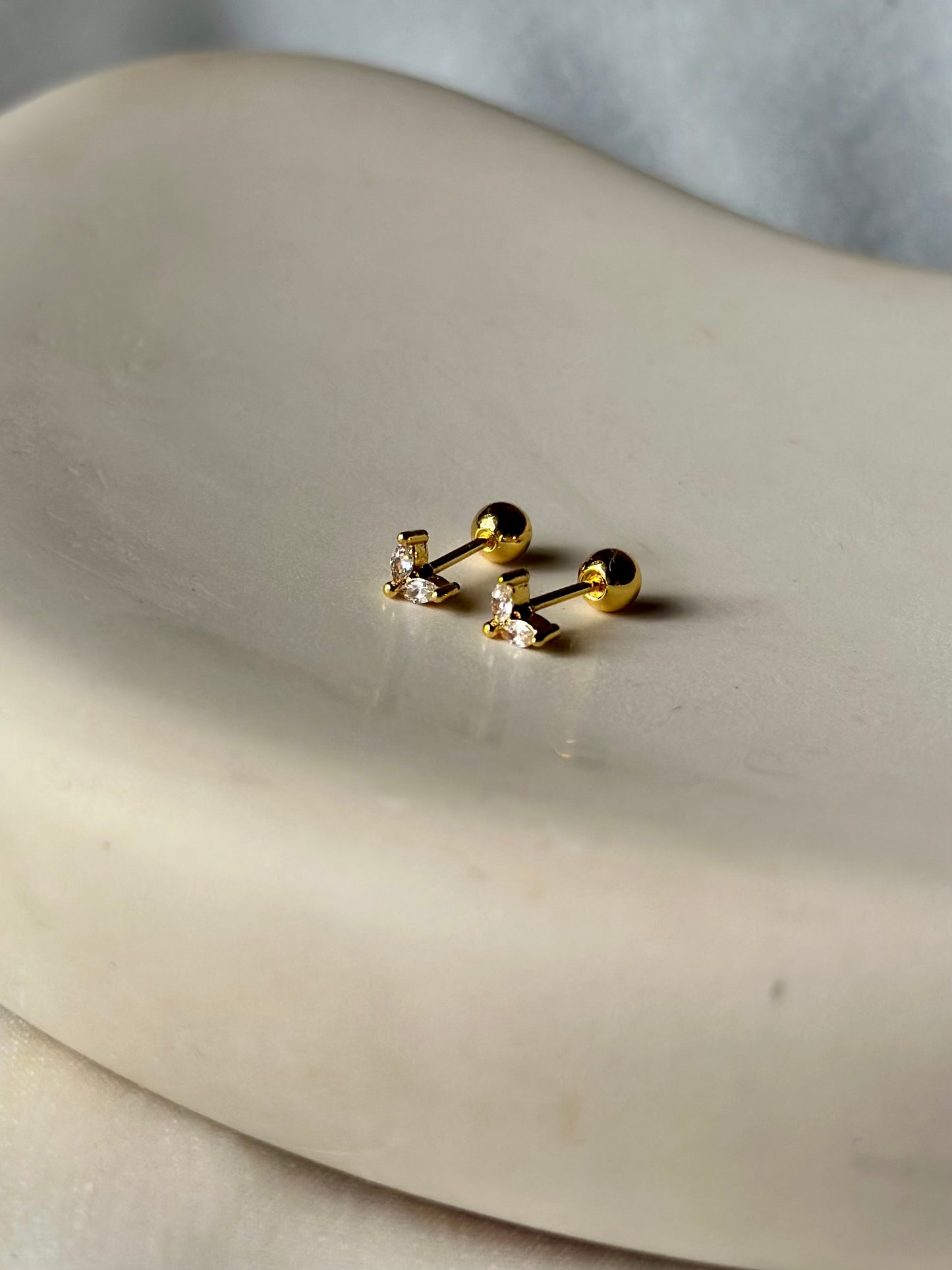 Wing tiny stud
