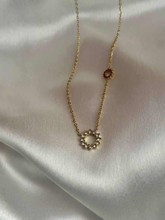 Dainty Flower Necklace