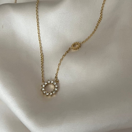 Dainty Flower Necklace