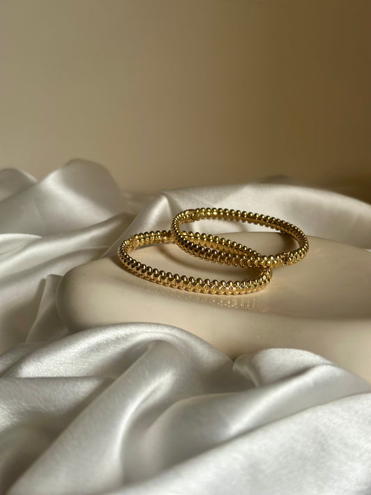 Oval Vintage Cuff ( Openable)