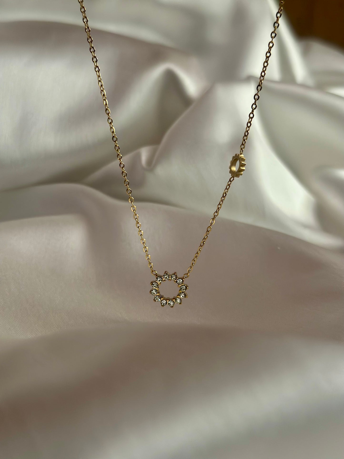Dainty Flower Necklace