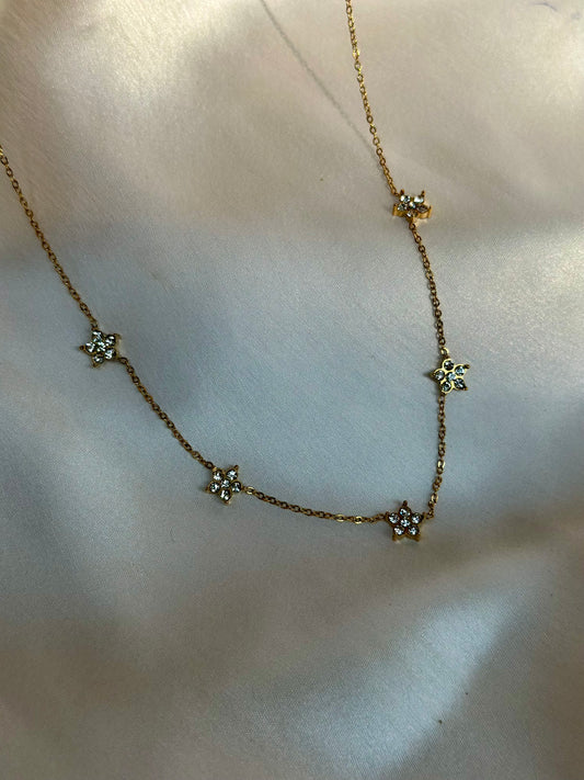 Dainty Flower Necklace