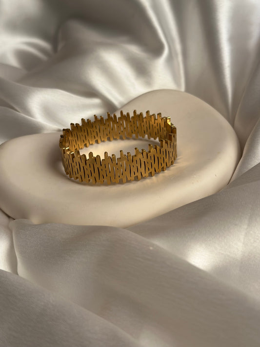 Statement Wave Bangle