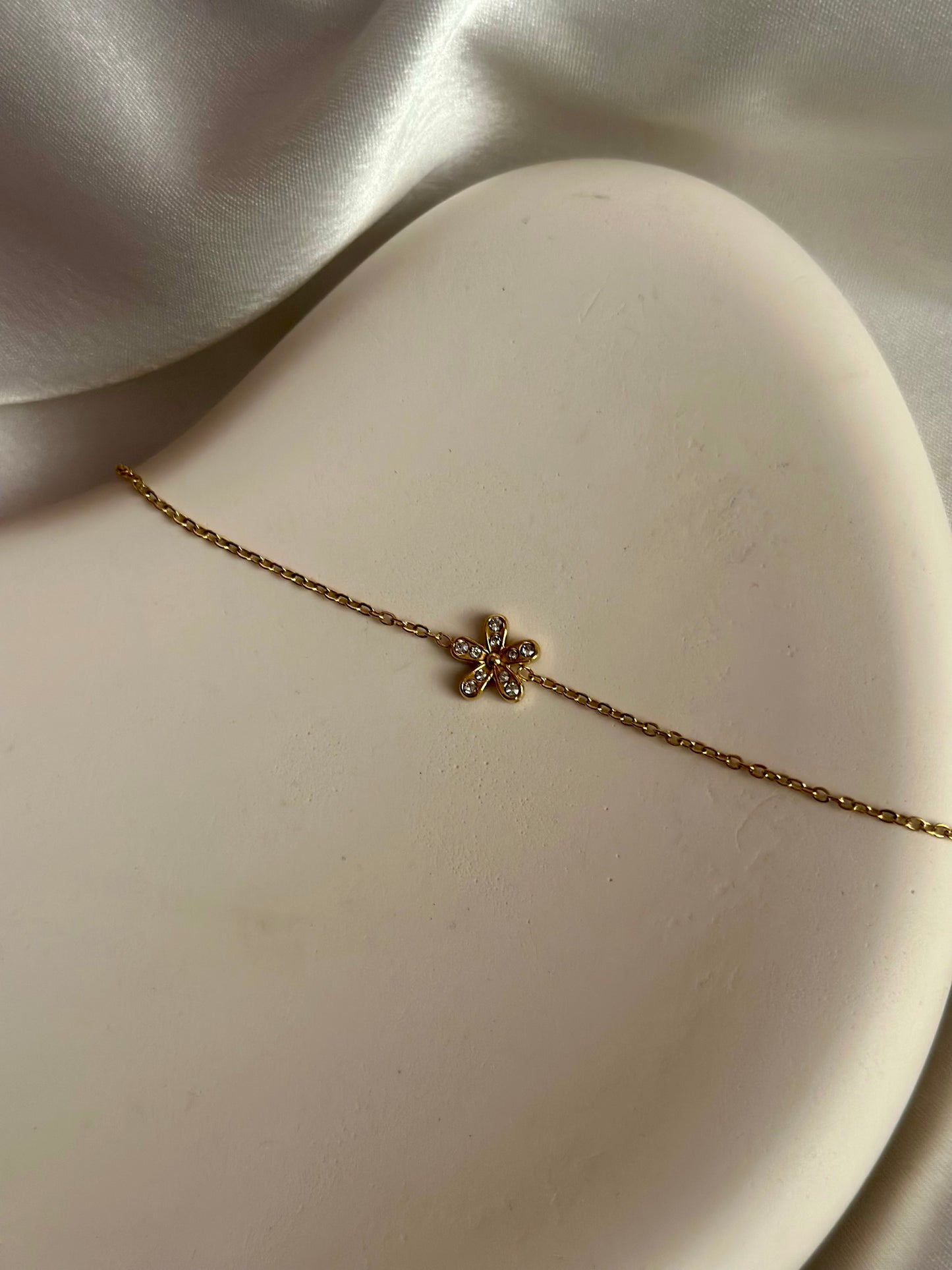 Dainty Flower Bracelet