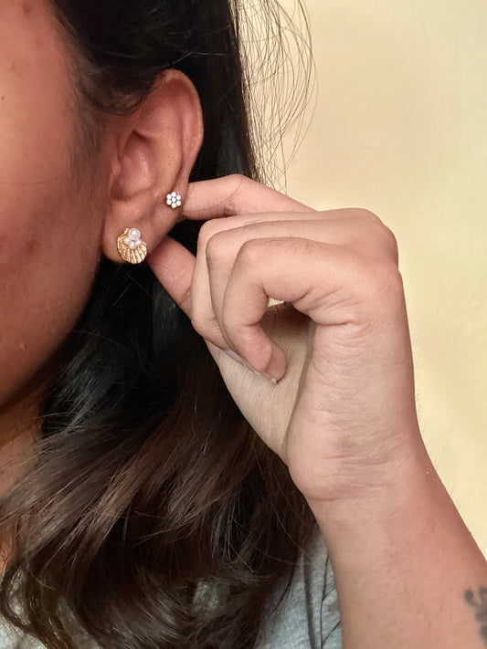 Pearl oyster studs