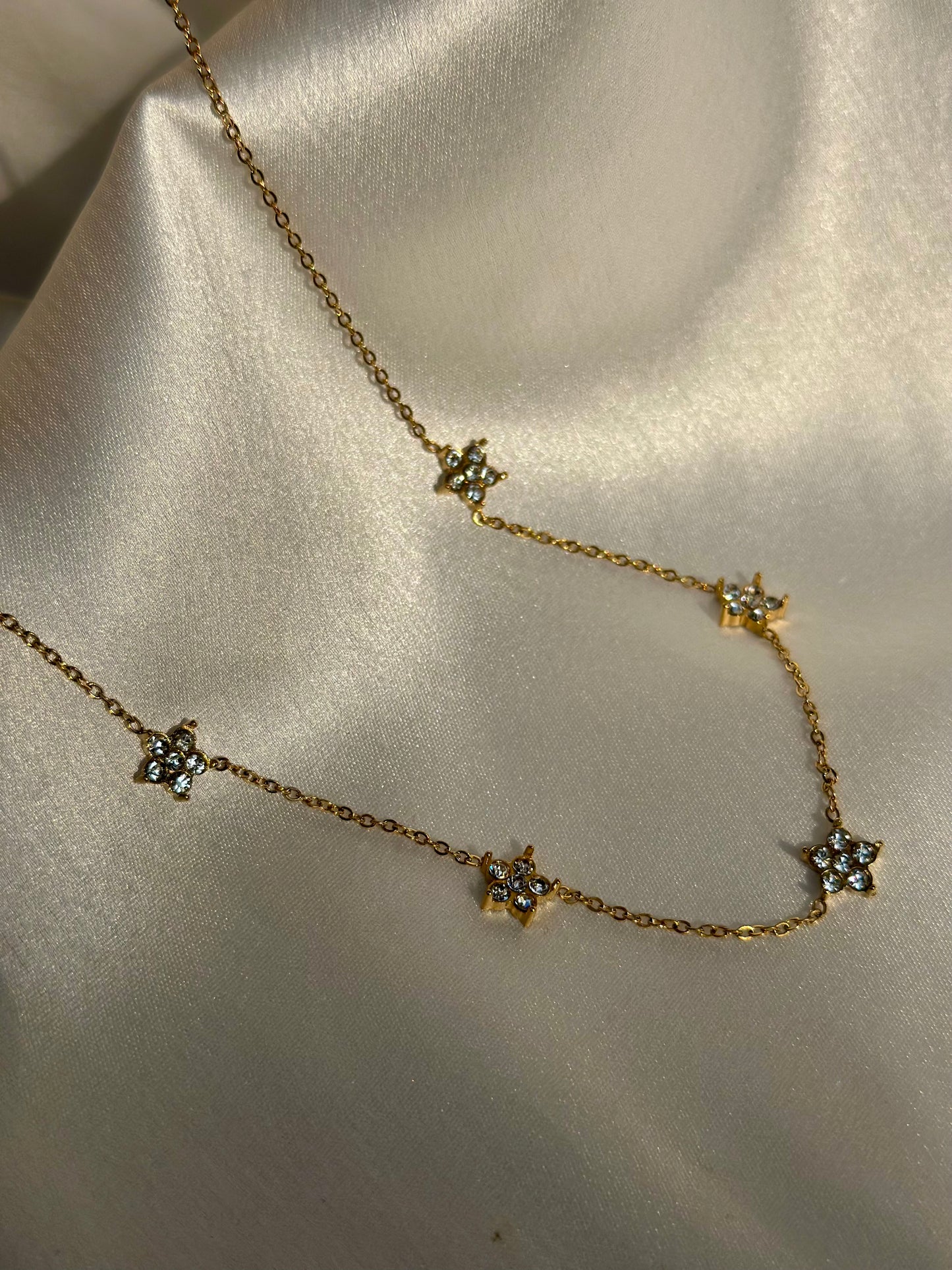 Dainty Flower Necklace