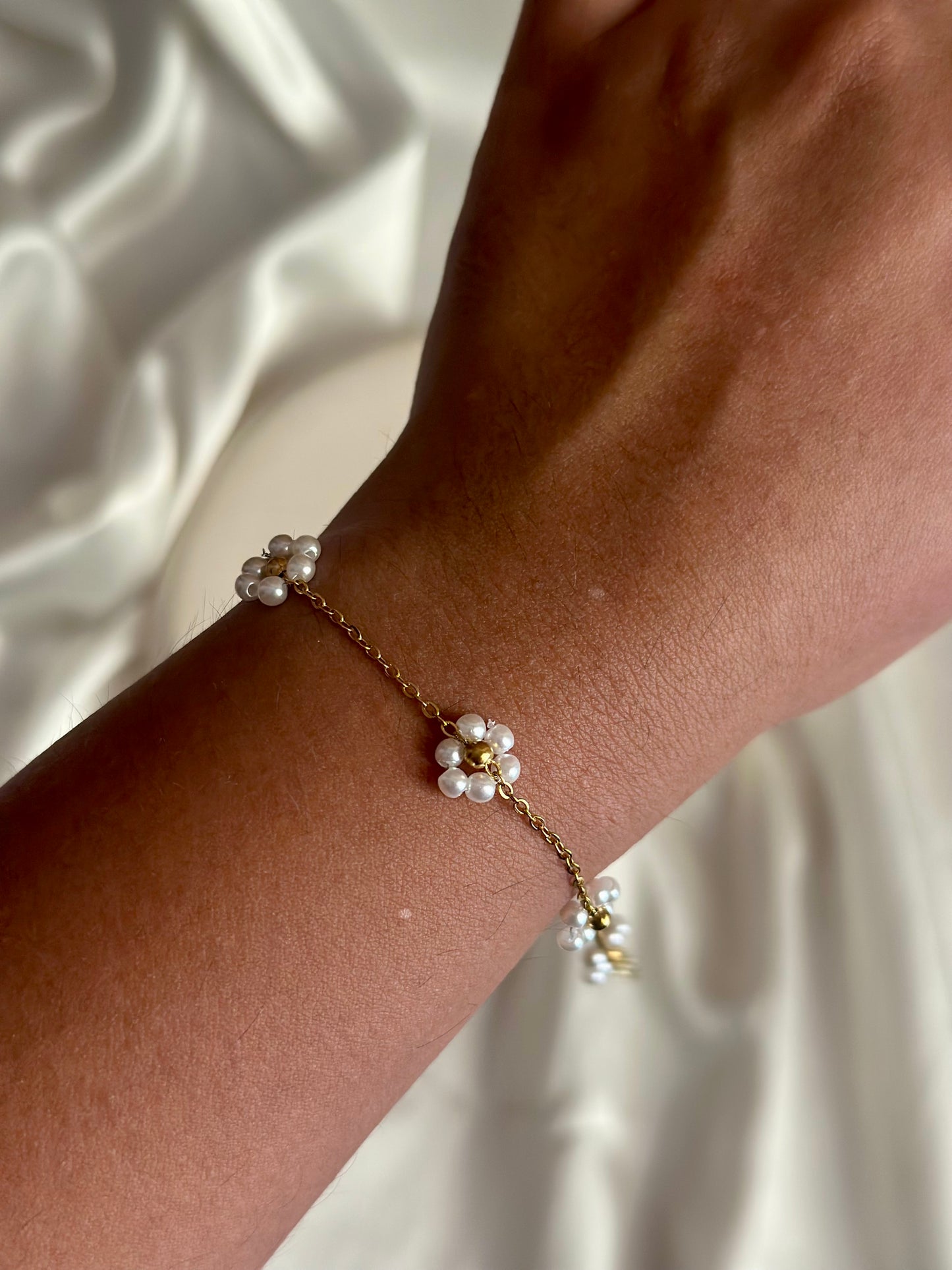 Dainty Flower Bracelet