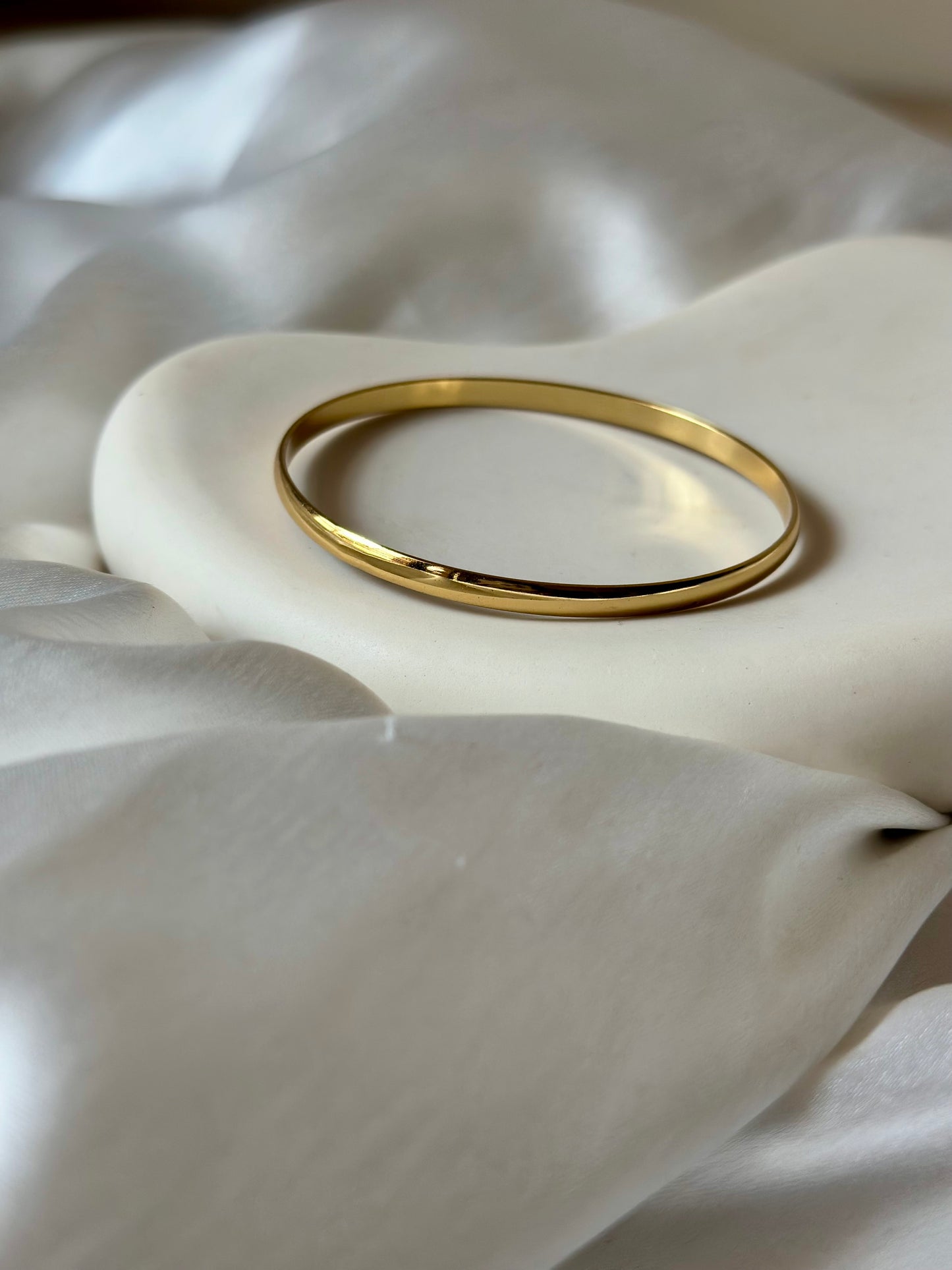 Plain Gold Bangle (2.4 size)