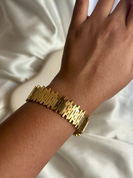 Statement Wave Bangle