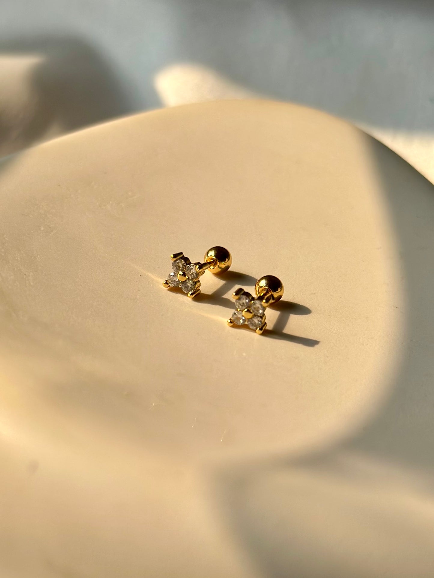 Ana tiny stud