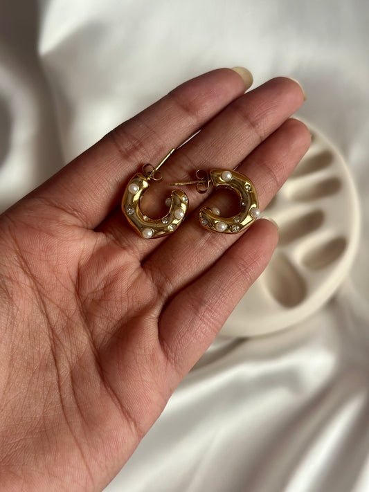Bella Pearl Hoops