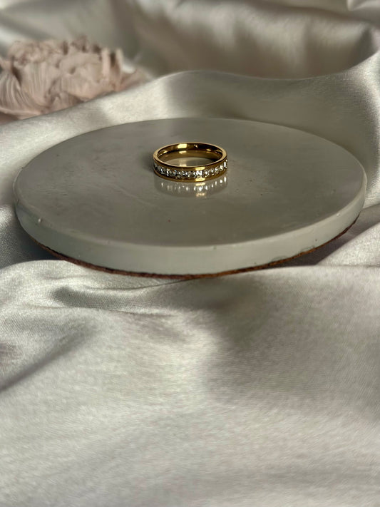 Luxe Studded Band ring