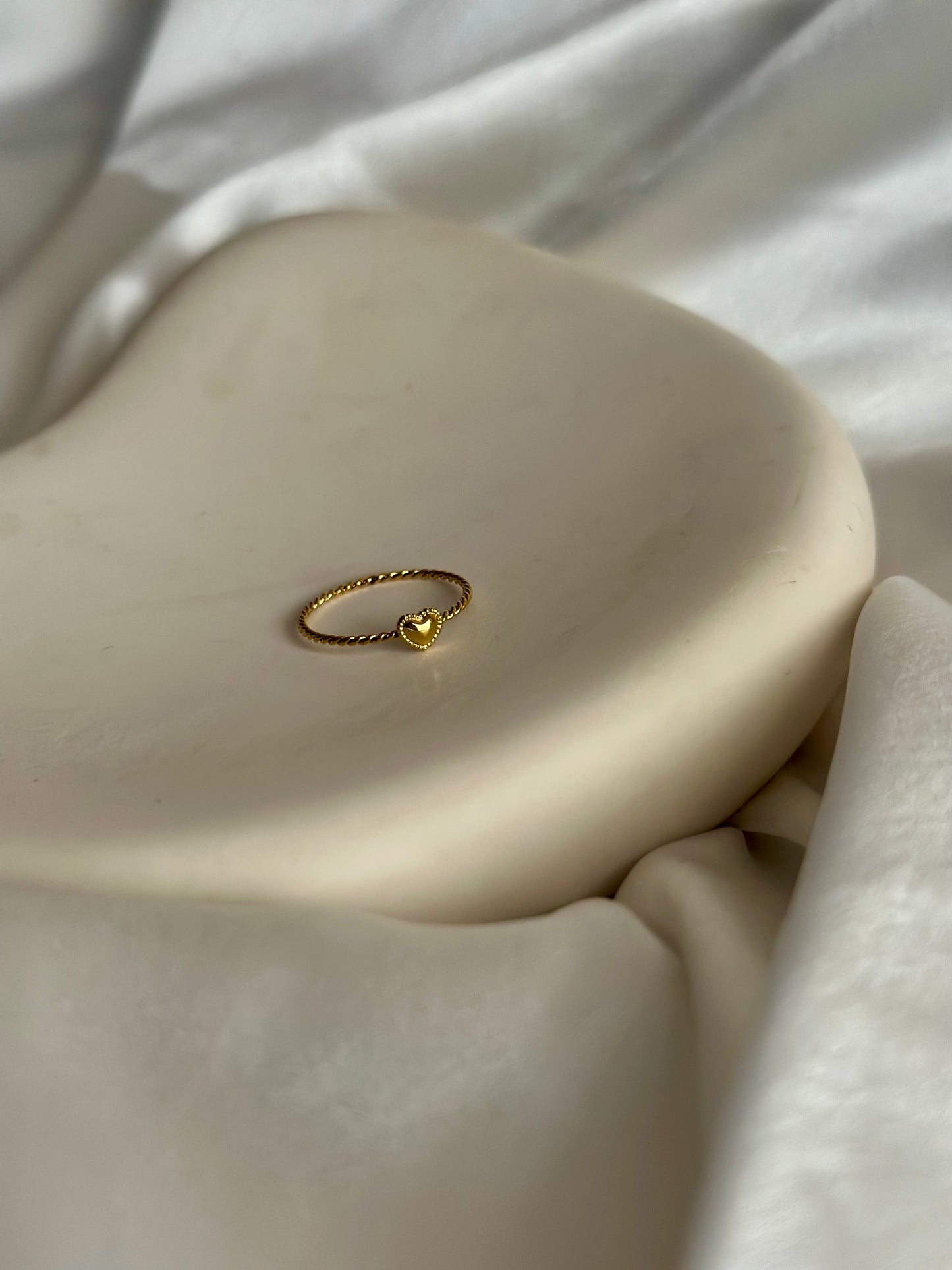 Minimal Heart Ring