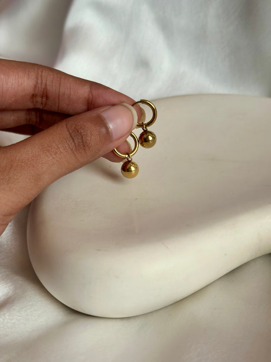 Tiny Drop Huggie