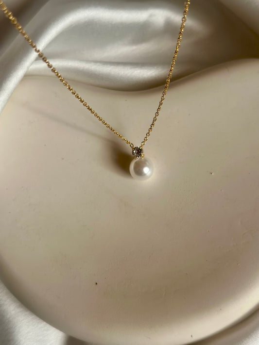 Pearl drop necklace