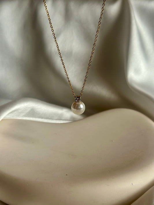 Pearl drop necklace