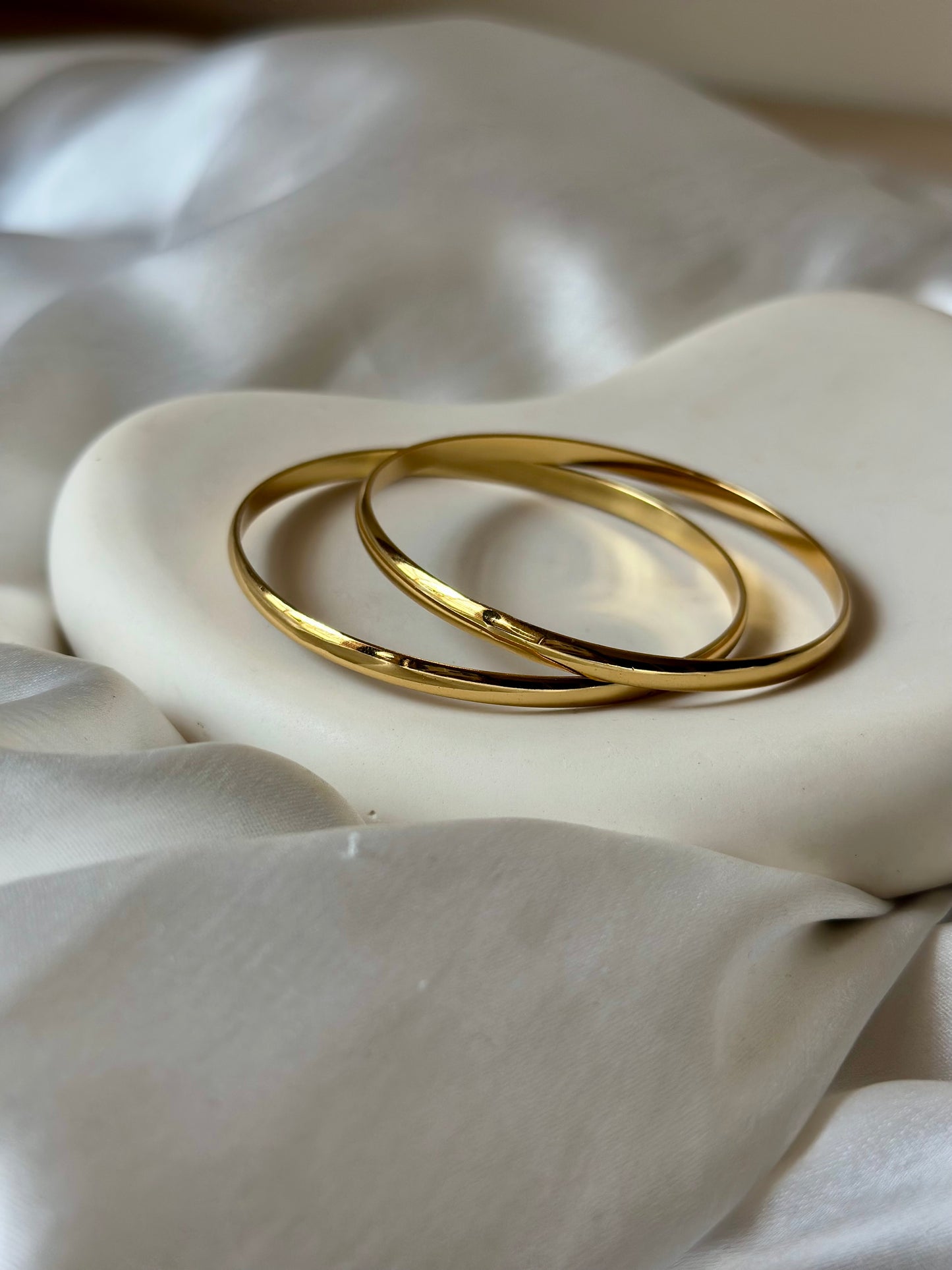 Plain Gold Bangle (2.4 size)