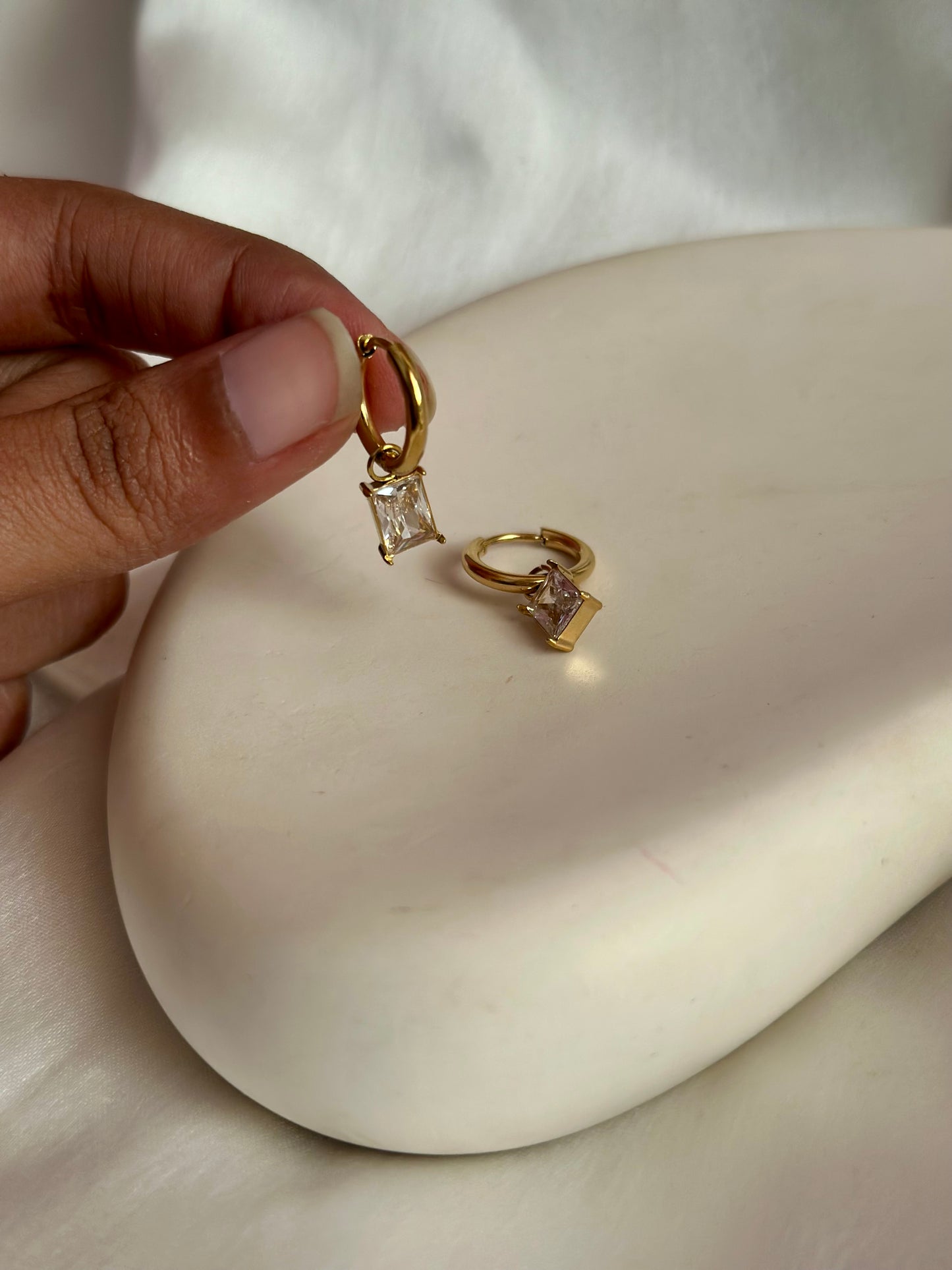 Dainty Princess Huggie