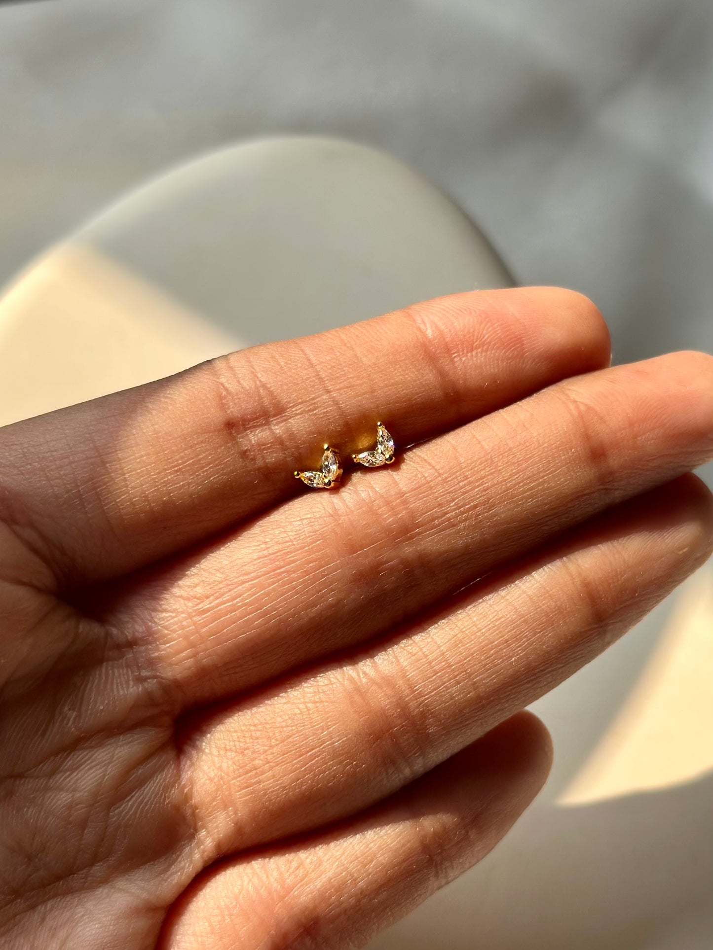 Wing tiny stud